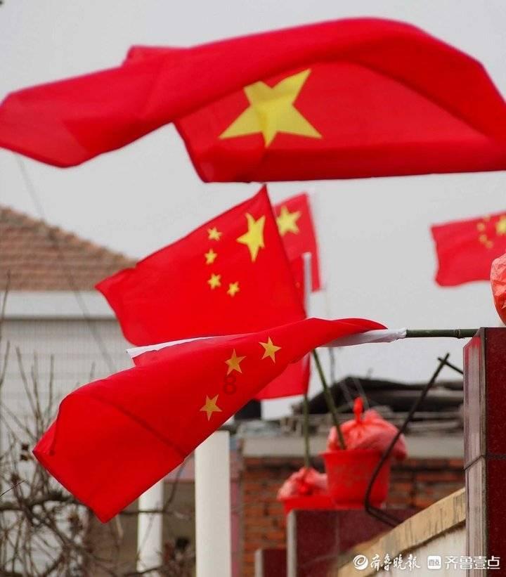 同样是演校园剧女主角，把杨紫和张佳宁放到一起比，差距就出来了