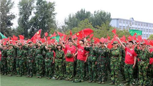 可爱吊带裙