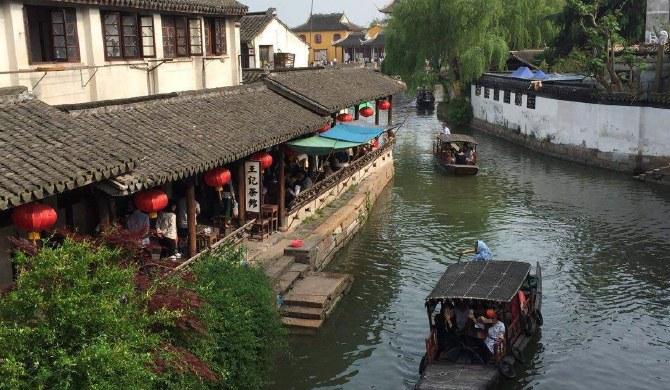 《幻兽帕鲁》的红与黑：5天捞金15亿 宝可梦坐不住了